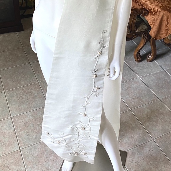 Wedding Dress (18) - Picture 10 of 11